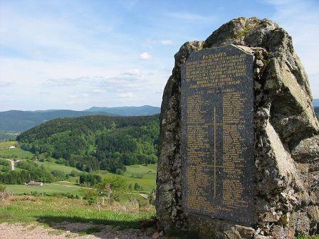 800px-Monument_Piquante-Pierre.jpg