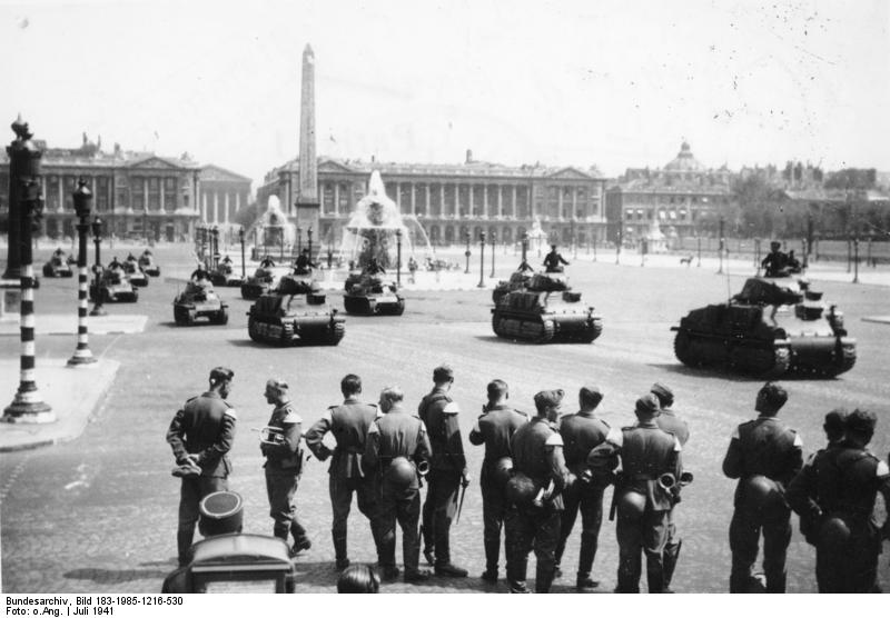 Bundesarchiv_Bild_183-1985-1216-530,_Paris,_Panzer-Parade_der_deutschen_Wehrmacht_auf_dem_Place_de_la_Concorde.jpg