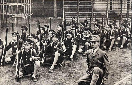 9efascismmilitary1.jpg