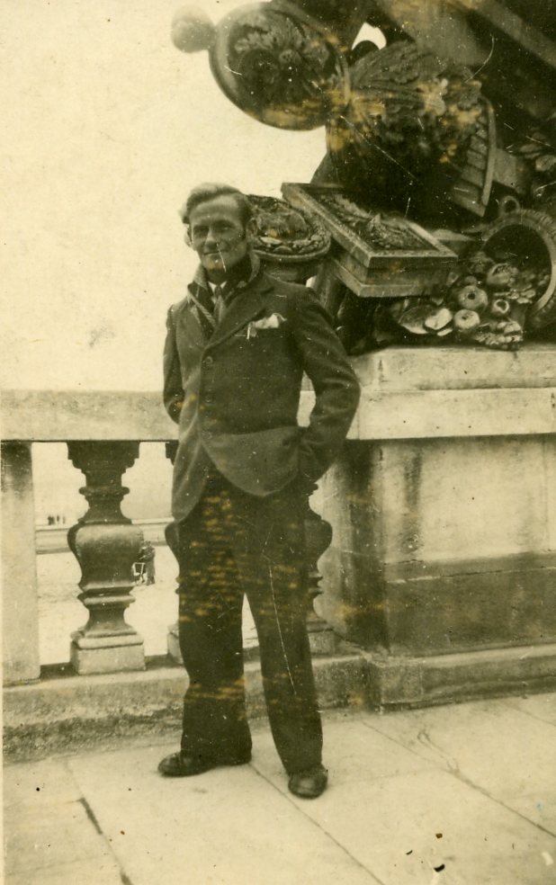 22 - 1944 En visite à VIENNE.jpg