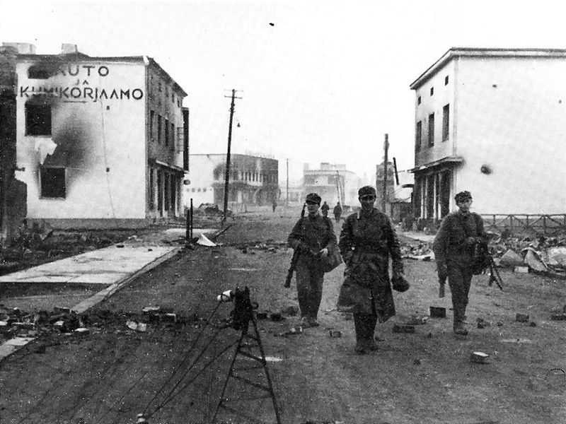 800px-FinnishTroops_Rovaniemi1944_LaplandWar_004.jpg