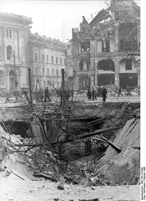 Berlin_1945février_ suite bombardement_metro_4.jpg