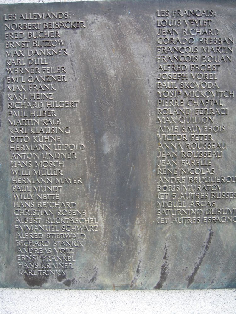 Les morts  allemands et français du même maquis.JPG
