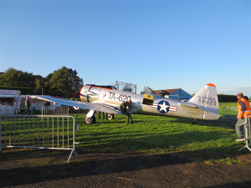 le T6 (Mittel).JPG