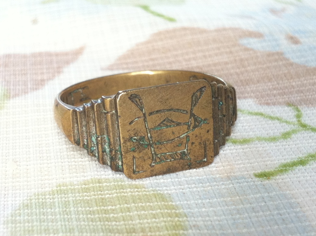 7326_Bague table proche.JPG