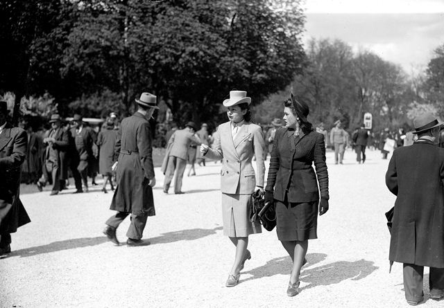 H_catwalk_yourself_1940s_opening.jpg