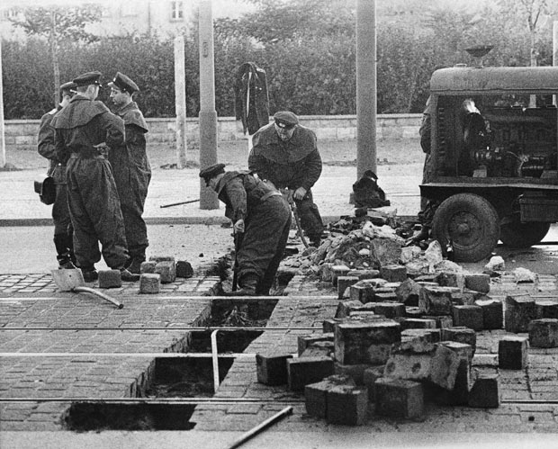 19610813-berlin_the telegraph_1.jpg