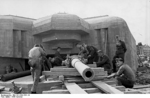 bundesarchiv_bild_101i-294-1531-14_nordfrankreich_atlantikwall_geschutzbunker.jpg