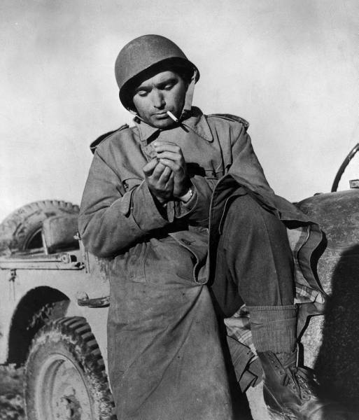 237015Robert_CAPA_in_Tunisia_1942.jpg