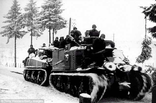 Sherman et M31 Lee de dépannage - Ardennes.jpg