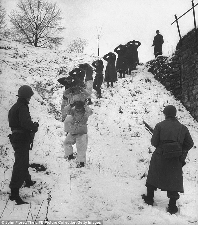 Prisonniers allemands Ardennes.jpg