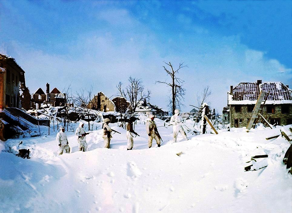 Ardennes - 7th Aemored Div en 1945.jpg