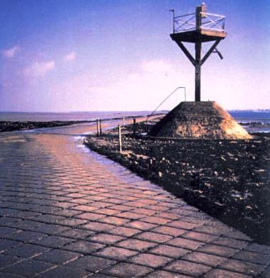 Balise refuge à marée basse.jpg