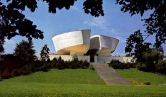 muzeum_a_pamatnik_snp_v_banskej_bystrici.jpg