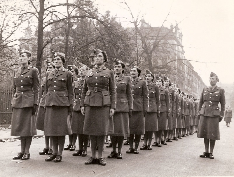 04 les-volontaires-françaises-libres.jpg