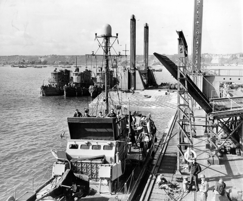 2 omaha beach 3480298464_7158c93a42_b.jpg