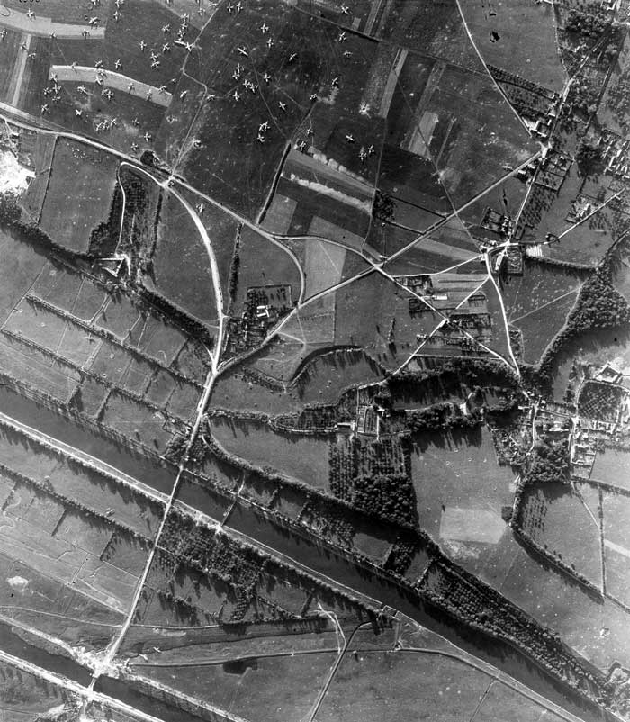 44pont_de_B_nouville_Pegasus_Bridge_Normandie_France.jpg
