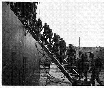 Embarquement des troupes françaises en Afrique.jpg