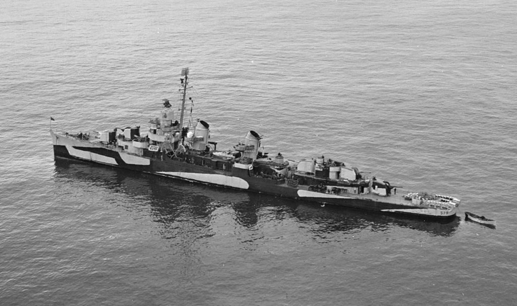 USS_William_D._Porter_%28DD-579%29_in_Massacre_Bay%2C_Attu%2C_on_9_June_1944_%28NH_97804%29(1).jpg