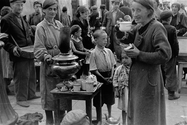 Ghetto de Varsovie, juin à août 1941. photo de Willy Georg.png