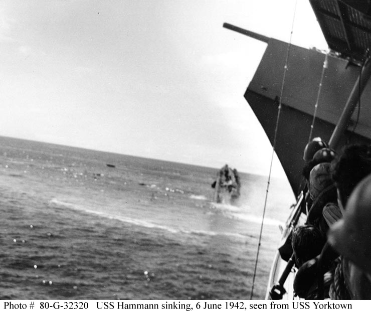 DD412 HAMMANN 1942 6 6 vu du YORKTOWN coulant 0541204.jpg