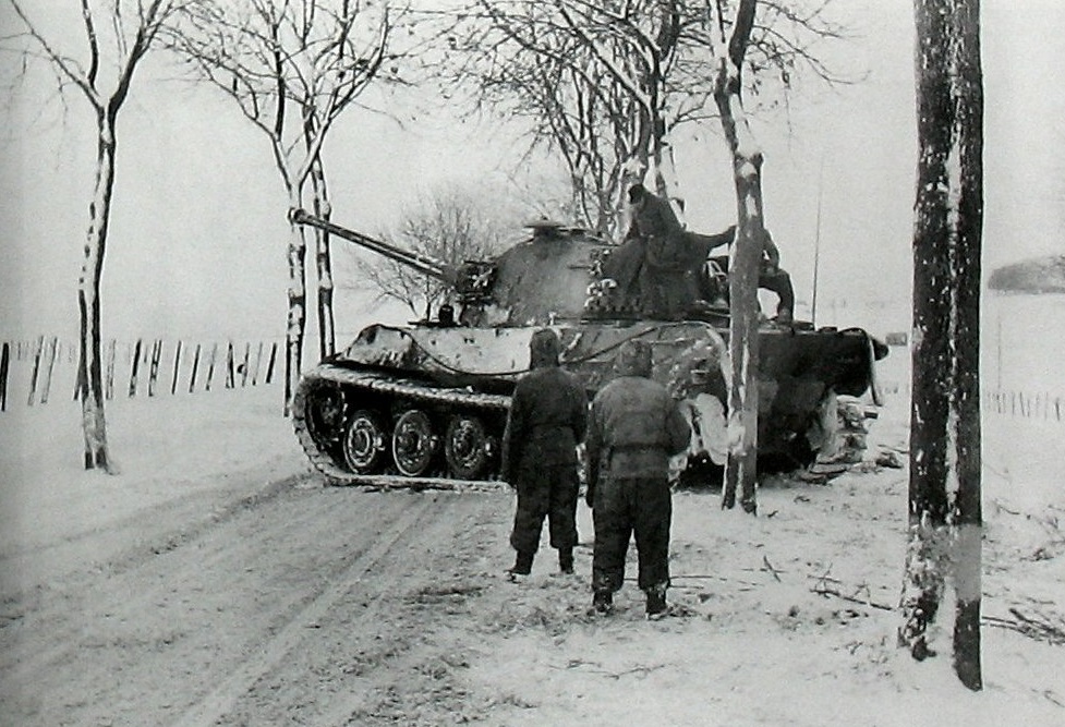 Tiger II xx 506 ardennes 44.jpg