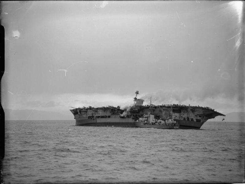 ARK ROYAL 1941 11 14 et LEGION.jpg
