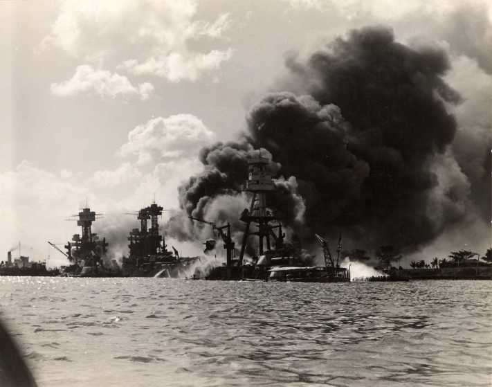 10 ARIZONA ,WEST VIRGINIA,TENNESSEE  pearl harbour.jpg