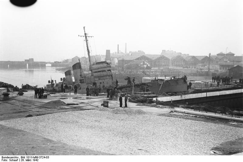 1942 3 27 CAMPBELTOWN à st nazaire.jpg