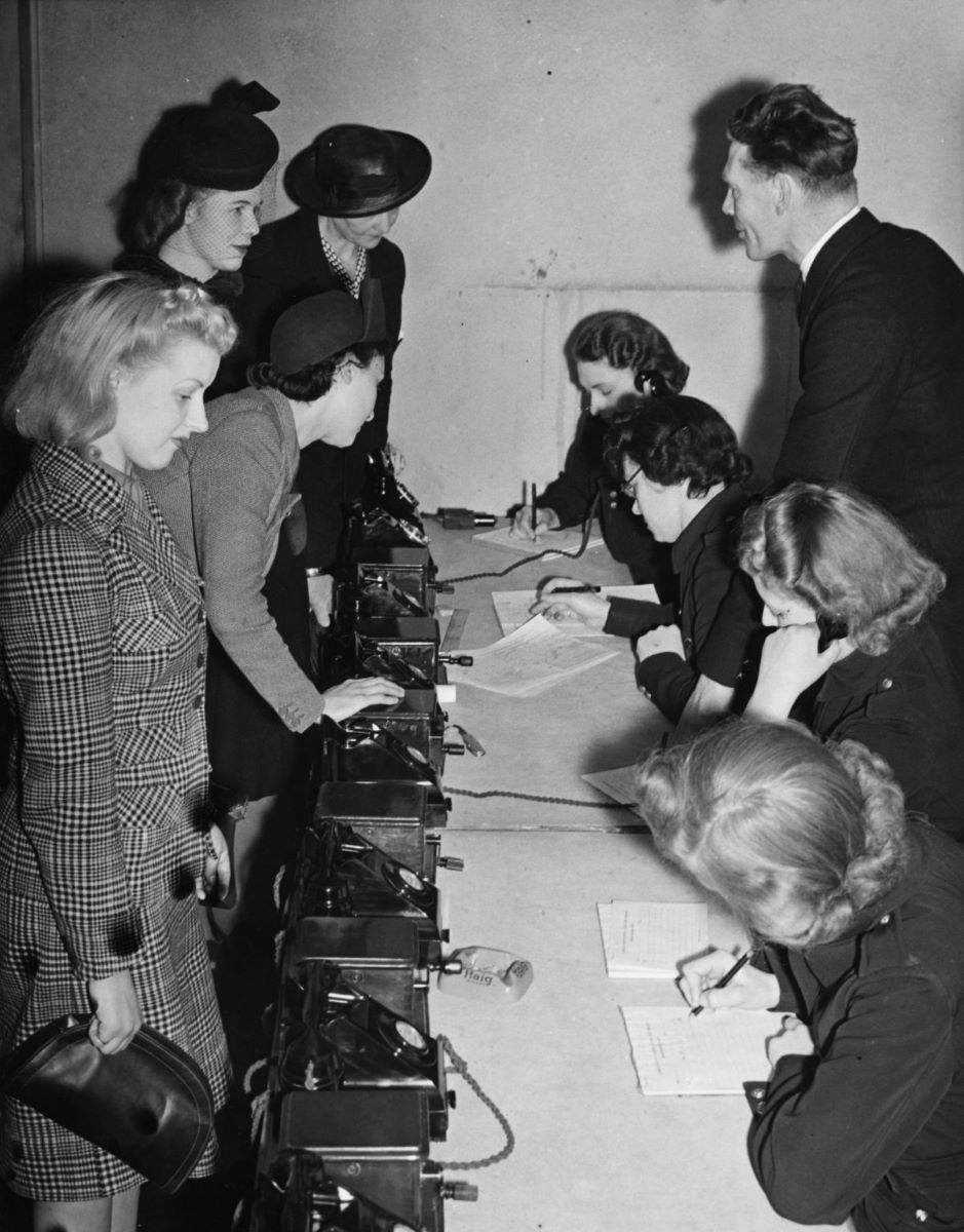 bureau de recrutement des membres de l’ATS (Auxiliary Territorial Services) rattachés au Service des pompiers de l’armée.jpg