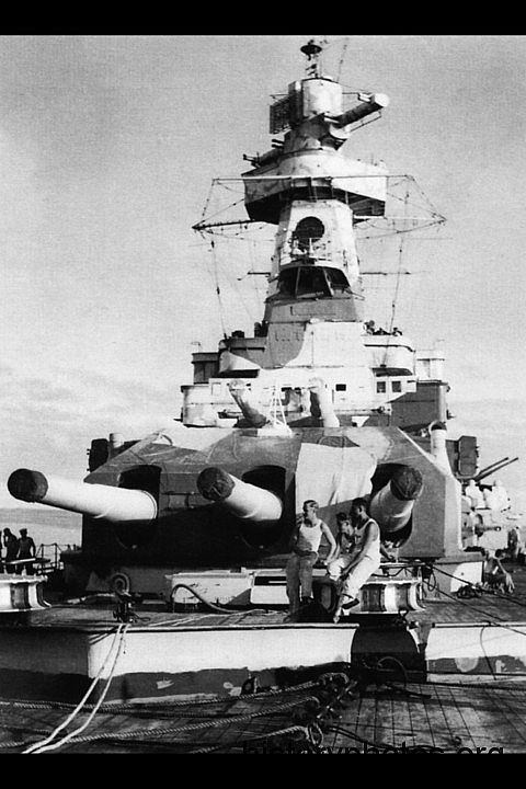 ADMIRAL GRAF SPEE 1939 11 tour et faux canons.jpg
