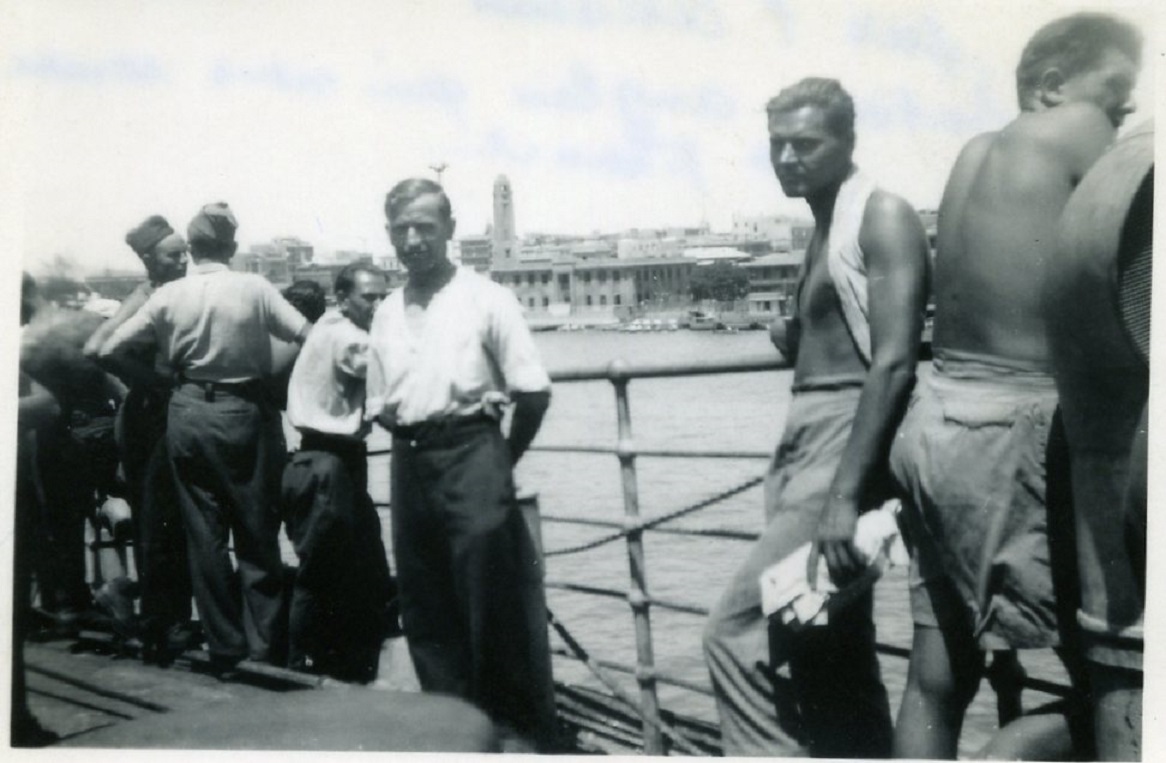 26 - 1945 Sur l'Ascanius, bateau anglais qui nous ramene.jpg