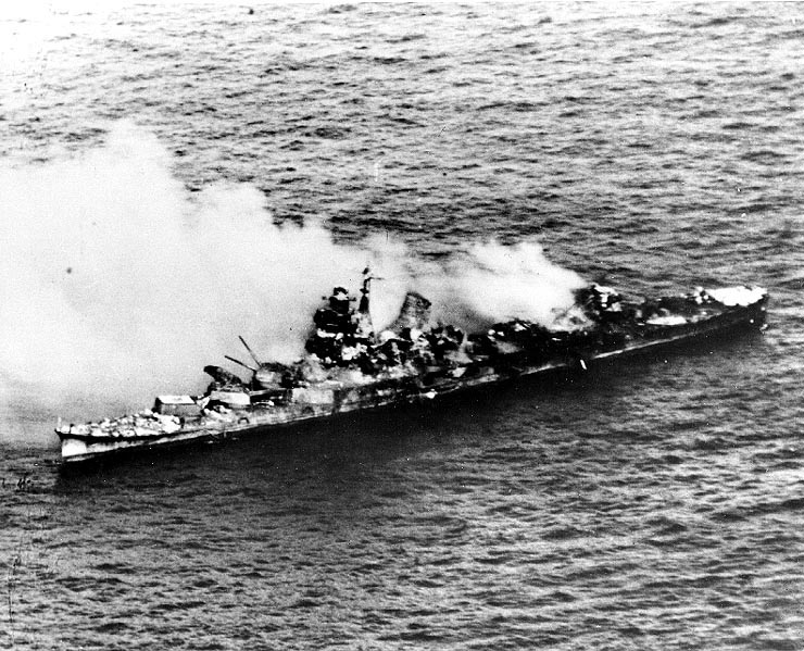 6 MIKUMA 1942 6 6 en feu.jpg