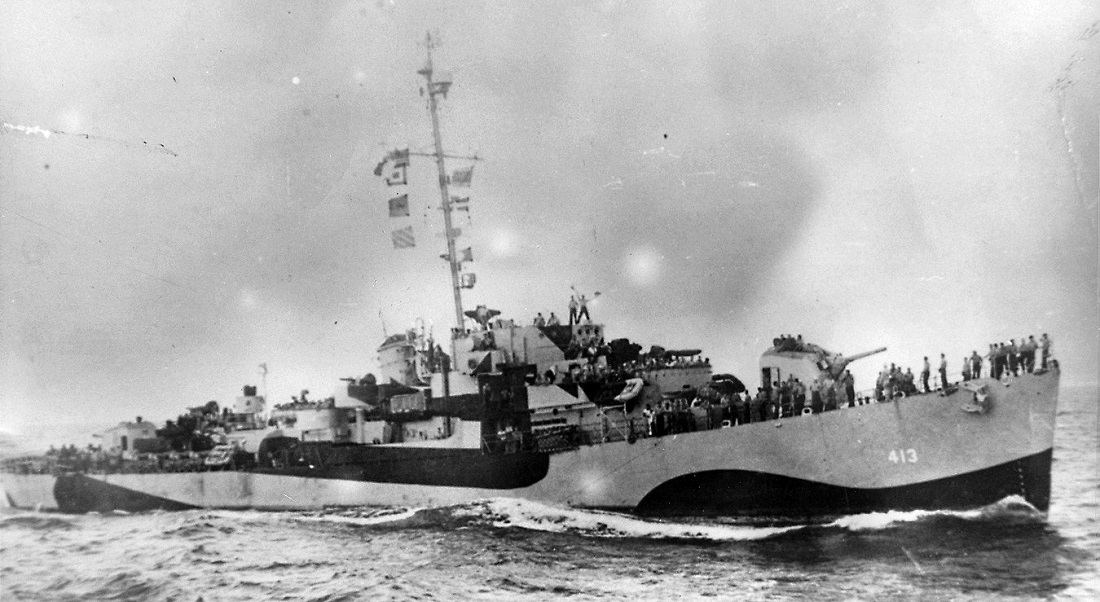 DE413 SAMUEL B ROBERTS 1944 10.jpg