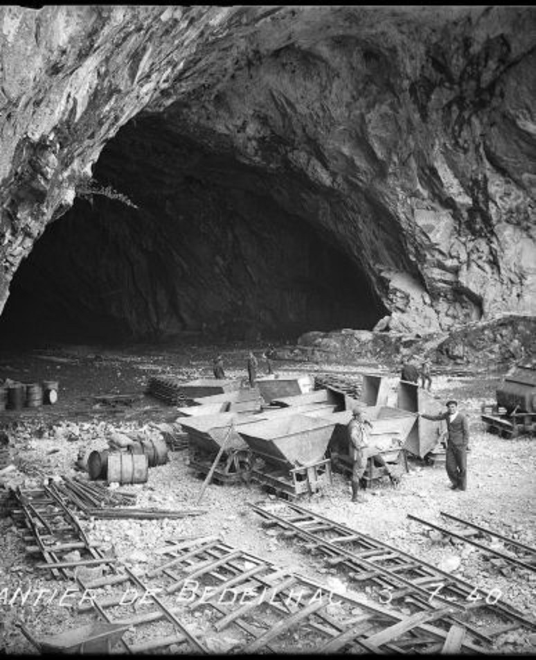 Grotte de Bedeilhac juillet 1940.jpg