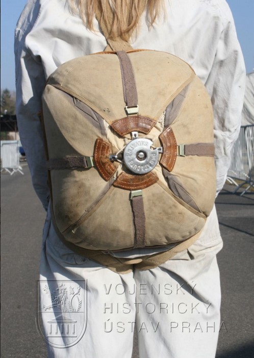 parachute salvator 2.jpg