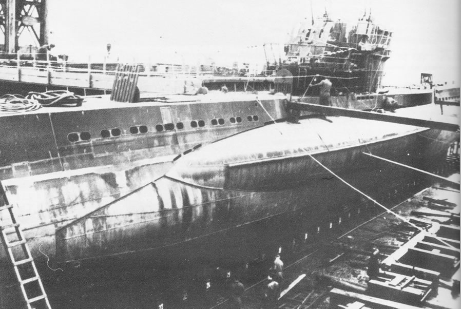 U1105 1945 revetu arachnoïde.jpg