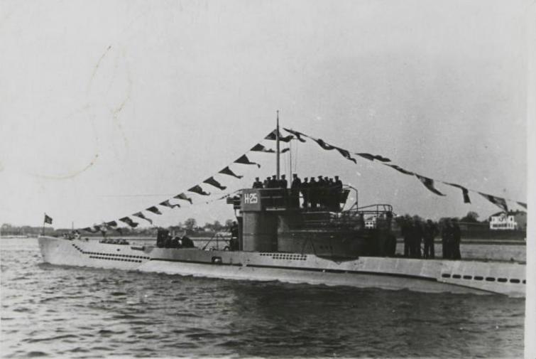 U1305 1947 devenu H25.jpg