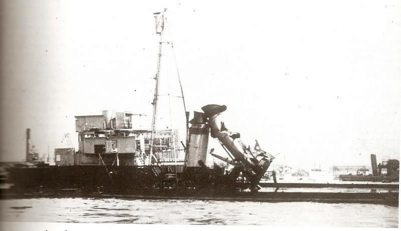 RAILLEUSE 1940 3 24  épave explosion casablanca.jpg