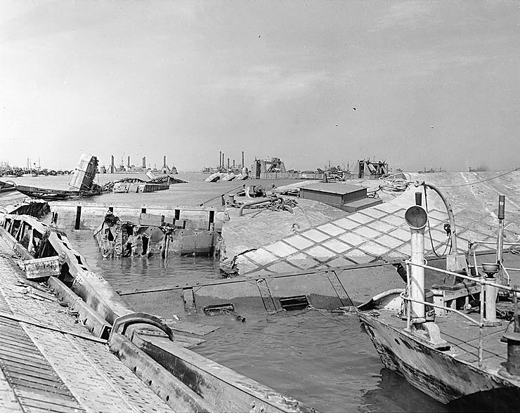 1 MulberryA_-_wrecked_pontoon_causeway_after_storm.jpg