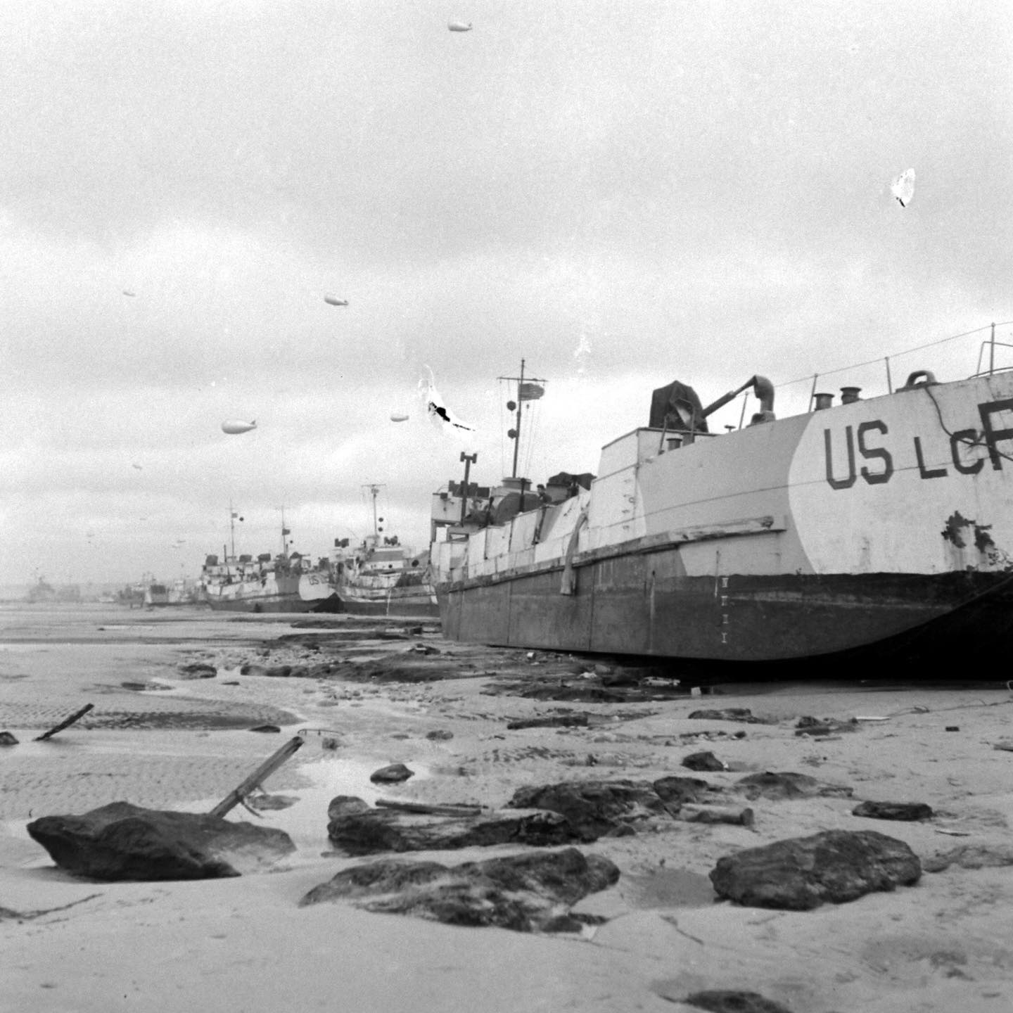 9344_19440621 Omaha Beach - Tempête1 [LIFE].jpg