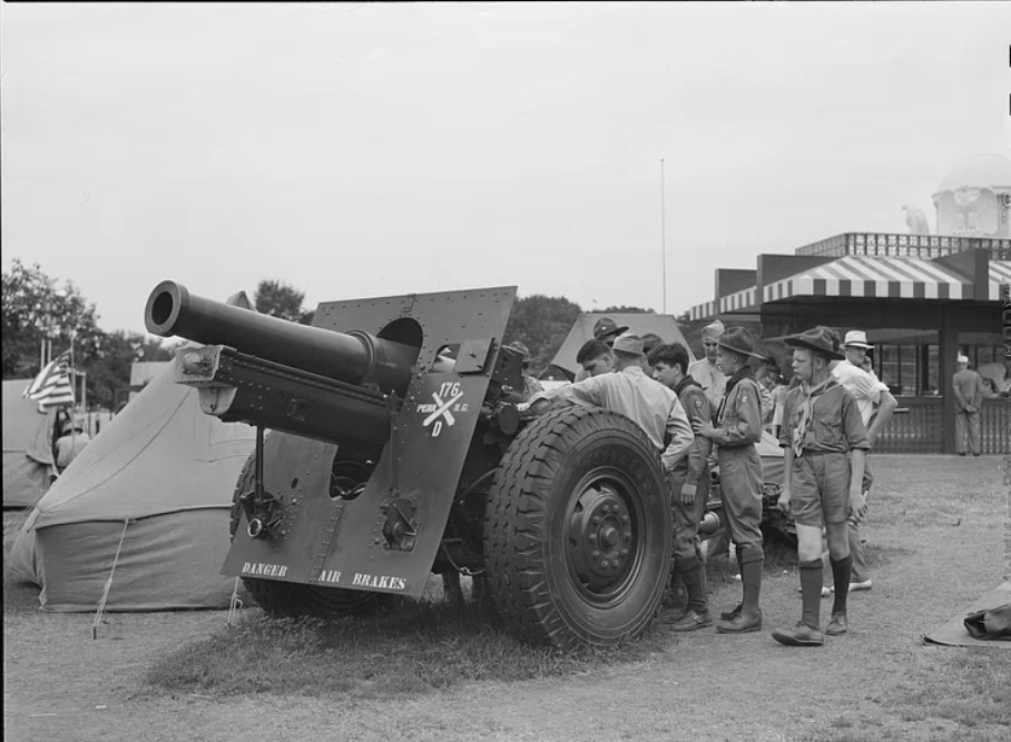 176 field art prewar.jpg