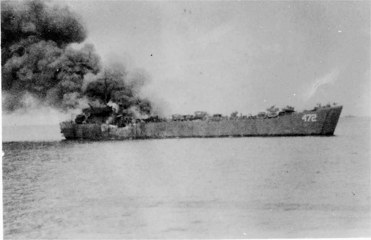 LST472 1944 12 21 1016047208.jpg
