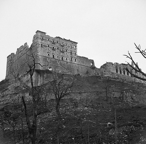 The_ruined_monastery_at_Cassino,_Italy,_19_May_1944._NA15141.jpg
