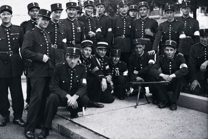 8Policefrance.jpg