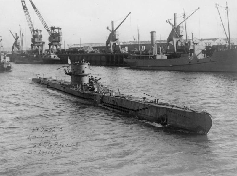U570 1941 10 3  arrive à Barrow in Furness.jpg