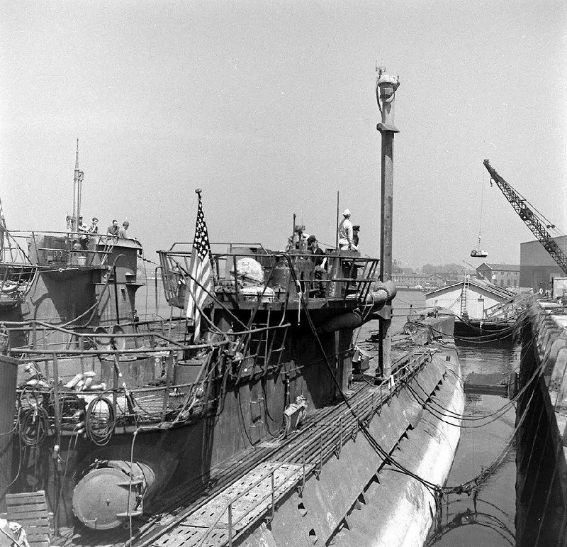 U873 1945 USA plage avant.jpg