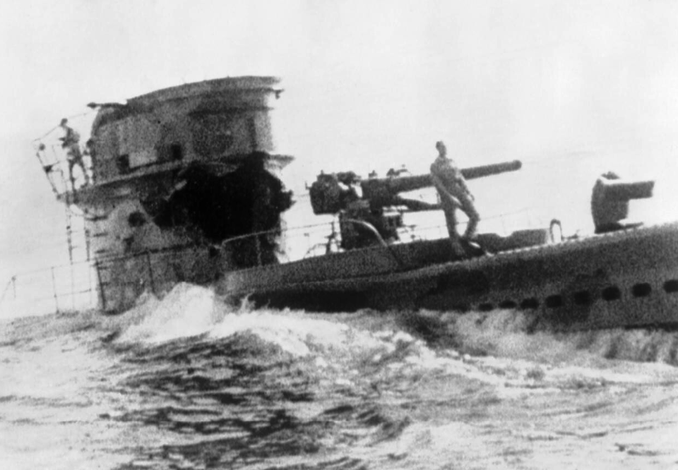 COBALTO 1942 8 12 Cobalto prima di affondare (IWM).png