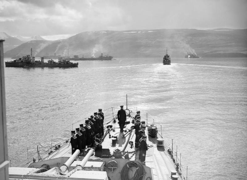 Convoy_PQ_17_sailing_in_Hvalfjord 1942 5.jpg