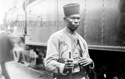 2172912-wwi-algerian-tirailleur-1914.jpg